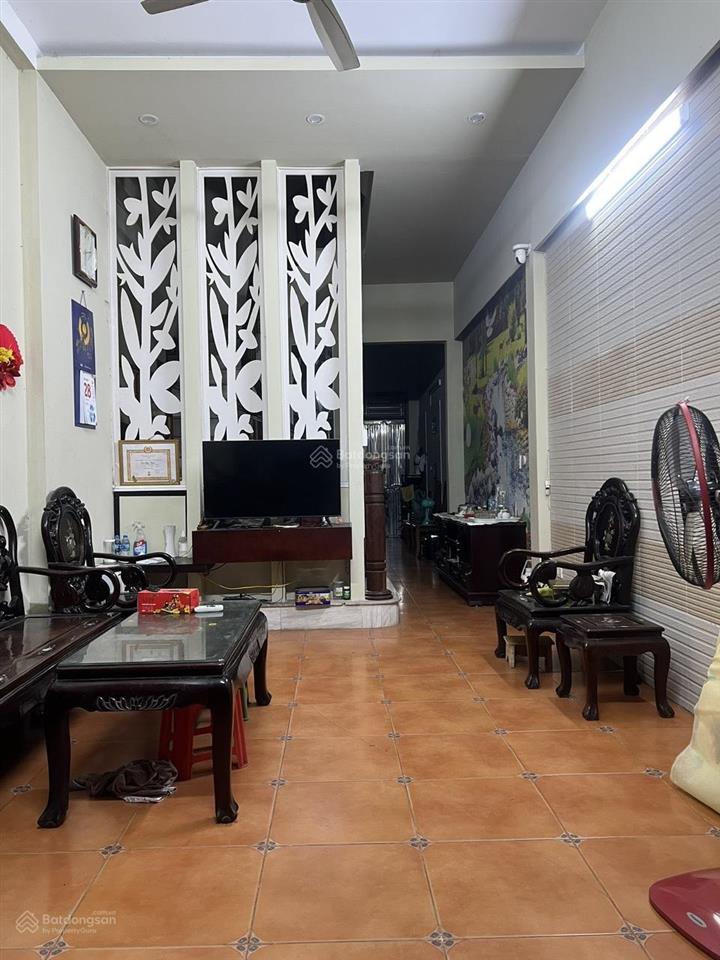 Cho thuê nhà 4 tầng, số 18, ngõ 24 ngọc lâm, long biên, hà nội. 15 triệu