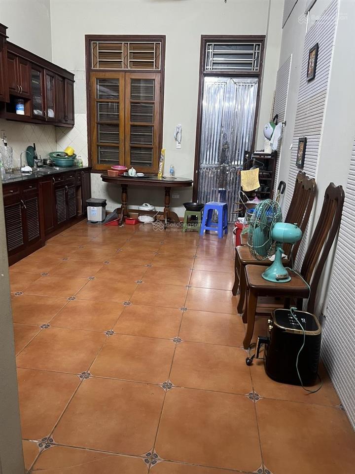 Cho thuê nhà 4 tầng, số 18, ngõ 24 ngọc lâm, long biên, hà nội. 15 triệu