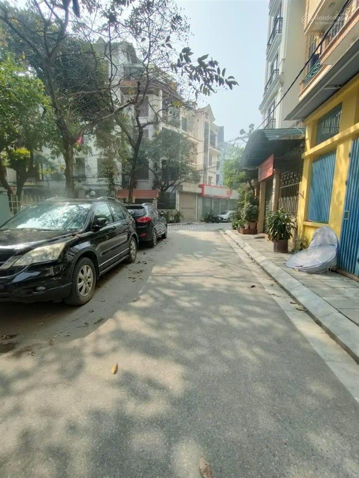 Bán siêu phẩm phân lô nghĩa đô, đối diện cổng fpt school 2 ôtô tránh vỉa hè dừng đỗ, dt 83m 5t mt5m