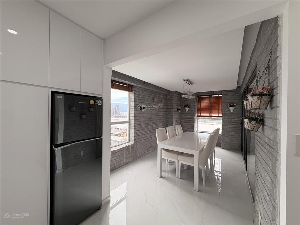 Cho thuê căn hộ 2 phòng ngủ view sông hàn 130m2 đà nẵng plaza giá 25 triệu/tháng