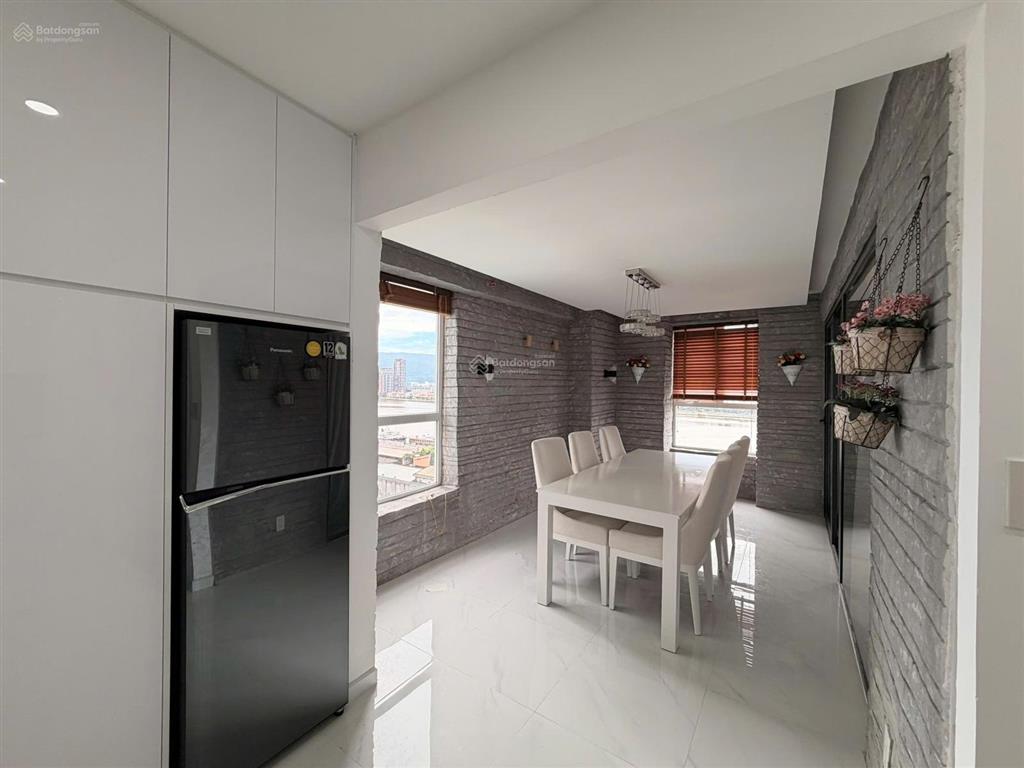 Cho thuê căn hộ 2 phòng ngủ view sông hàn 130m2 đà nẵng plaza giá 25 triệu/tháng