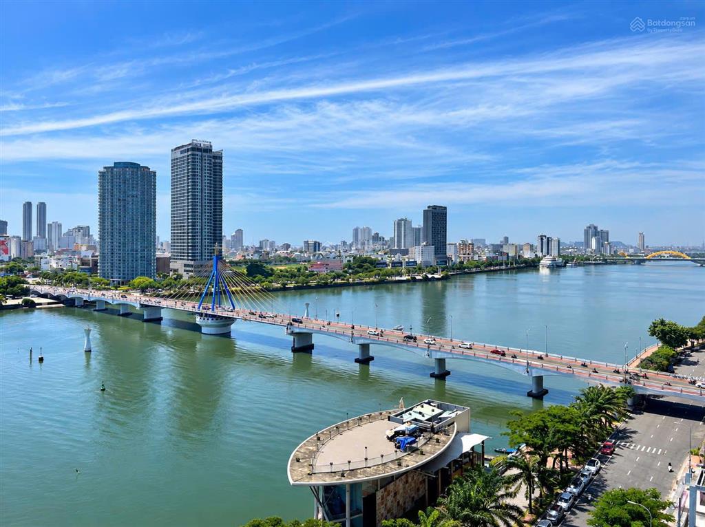Cho thuê căn góc 2 phòng ngủ view trực diện sông hàn diện tích 124m2, nội thất sang trọng