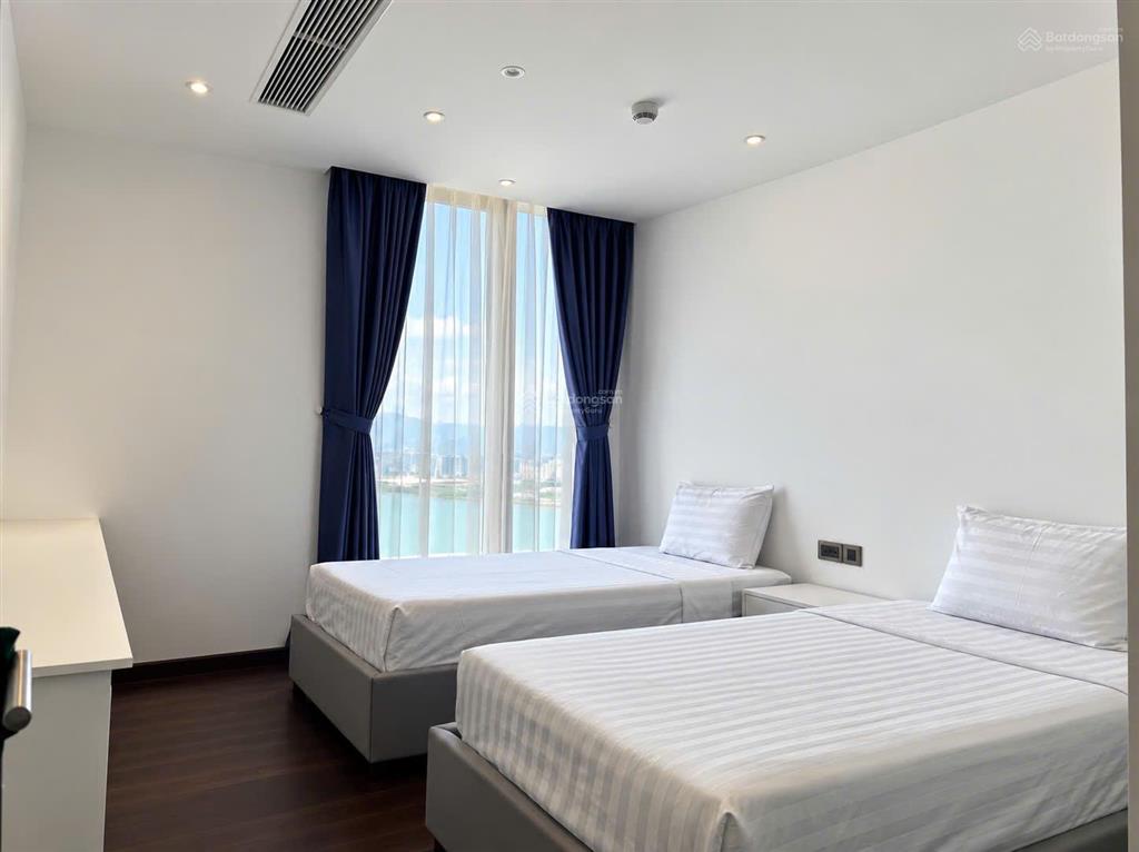Cho thuê căn góc 2 phòng ngủ view trực diện sông hàn diện tích 124m2, nội thất sang trọng