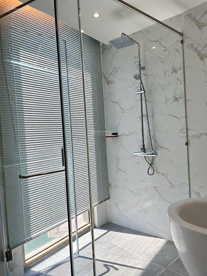 Cho thuê căn góc 2 phòng ngủ view trực diện sông hàn diện tích 124m2, nội thất sang trọng