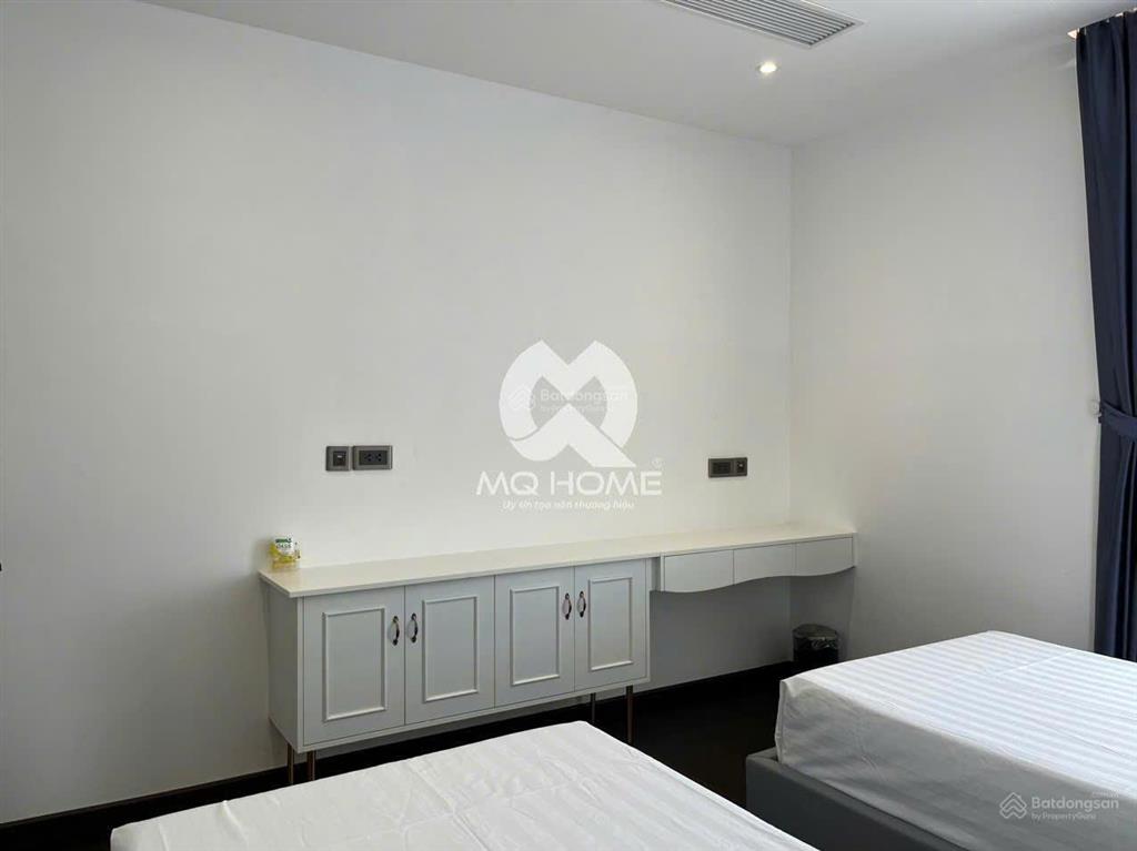 Cho thuê căn góc 2 phòng ngủ view trực diện sông hàn diện tích 124m2, nội thất sang trọng