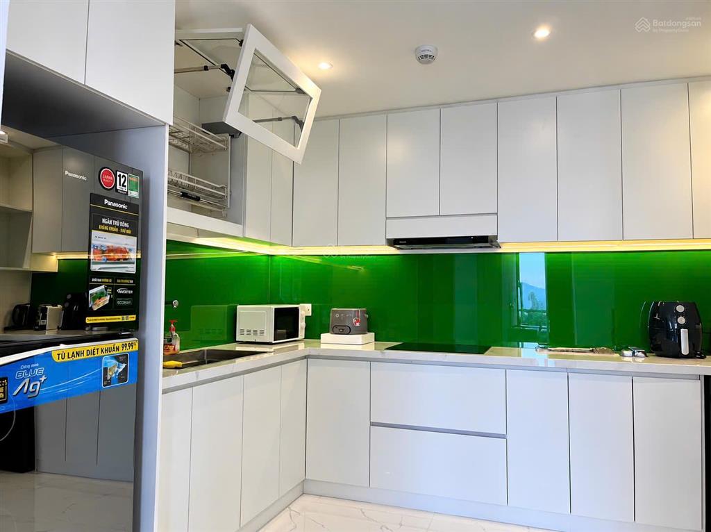Cho thuê căn góc 2 phòng ngủ view trực diện sông hàn diện tích 124m2, nội thất sang trọng