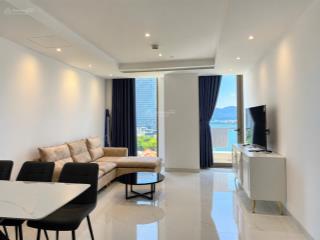 Cho thuê căn góc 2 phòng ngủ view trực diện sông hàn diện tích 124m2, nội thất sang trọng