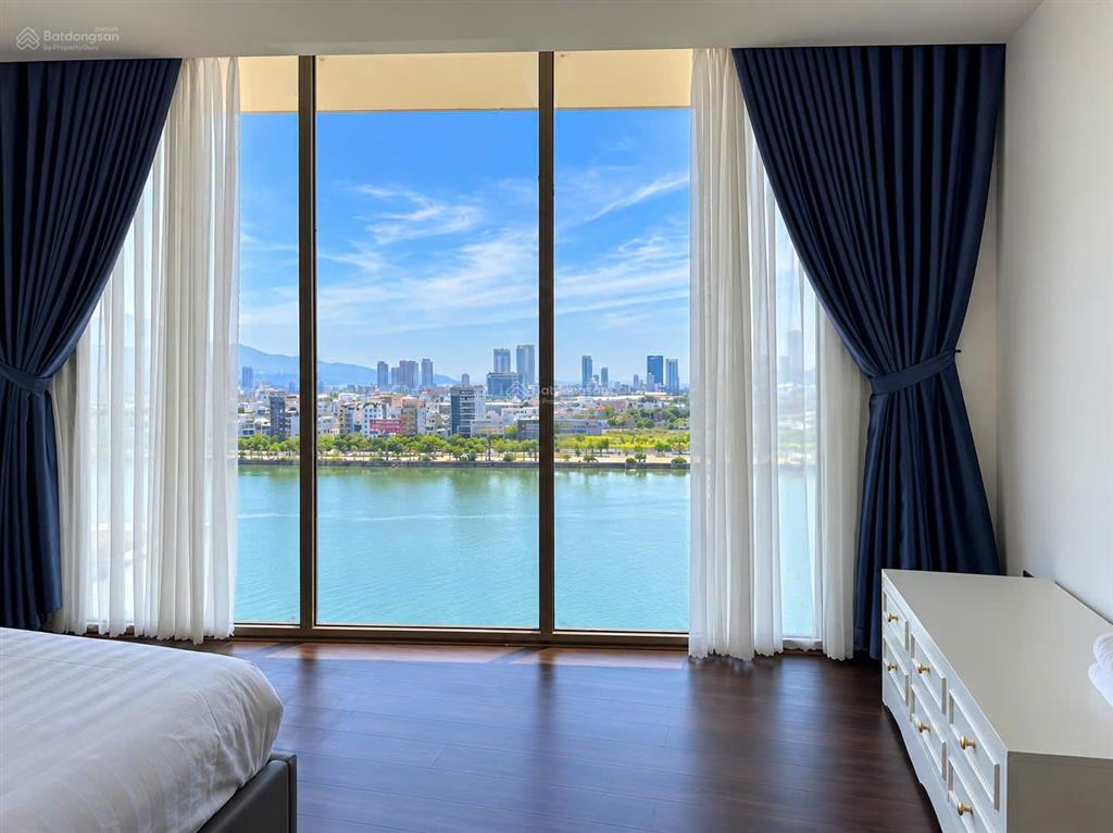 Cho thuê căn góc 2 phòng ngủ view trực diện sông hàn diện tích 124m2, nội thất sang trọng