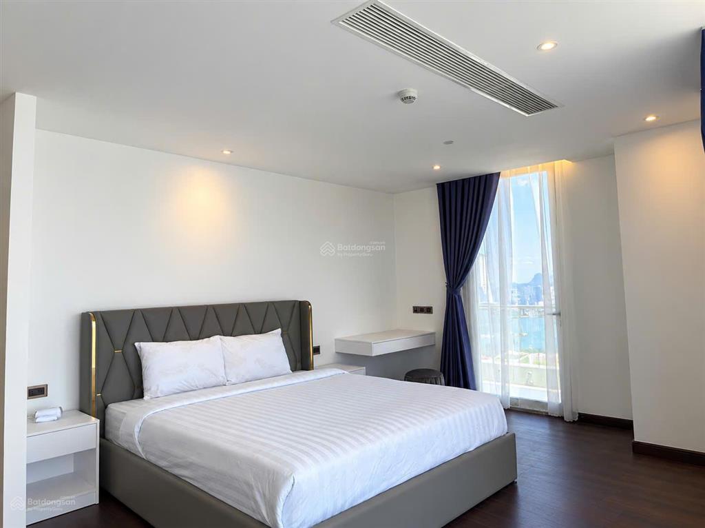 Cho thuê căn góc 2 phòng ngủ view trực diện sông hàn diện tích 124m2, nội thất sang trọng