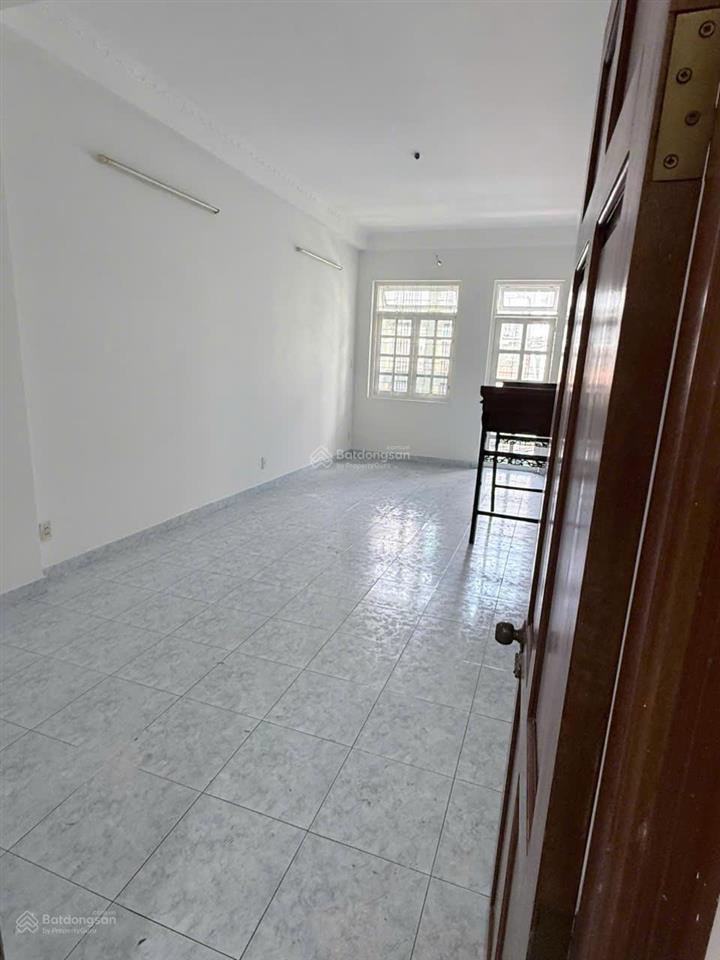 Trung tâm quận 3  5pn, 5wc  phù hợp ở & cho thuê  thương lượng mạnh cho thuê 30tr/tg