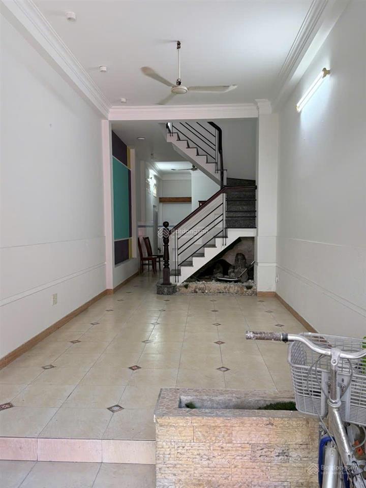 Trung tâm quận 3  5pn, 5wc  phù hợp ở & cho thuê  thương lượng mạnh cho thuê 30tr/tg