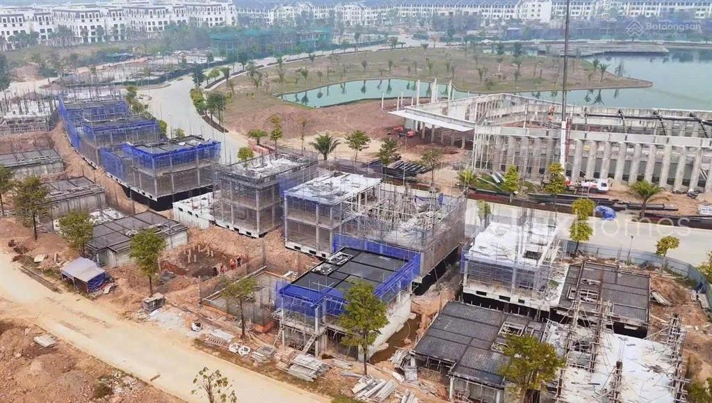 Chủ nhà gấp tiền cần bán căn liền kề đường 30m giá nhỉnh 16 tỷ không lỗi lầm