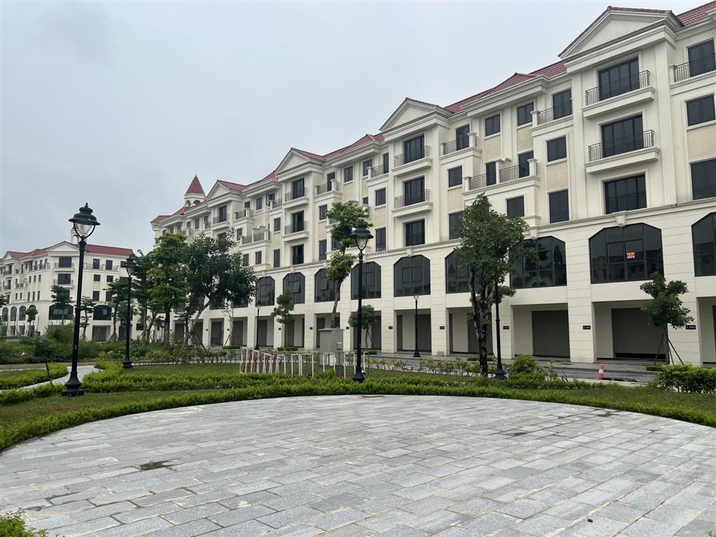 Chủ nhà gấp tiền cần bán căn liền kề đường 30m giá nhỉnh 16 tỷ không lỗi lầm