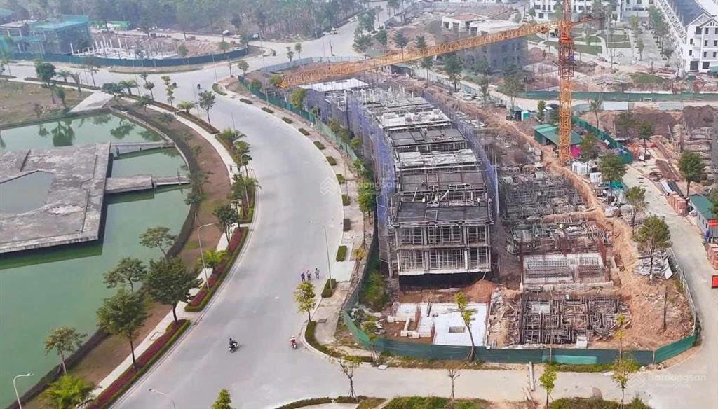 Chủ nhà gấp tiền cần bán căn liền kề đường 30m giá nhỉnh 16 tỷ không lỗi lầm