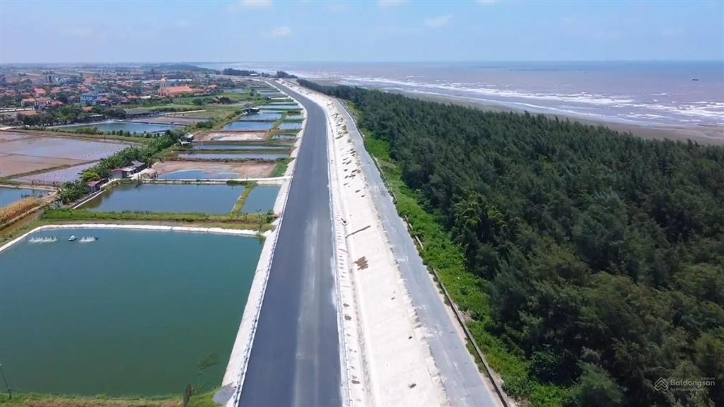 Đất mặt đường lớn, gần biển , đường chuẩn bị mở rộng