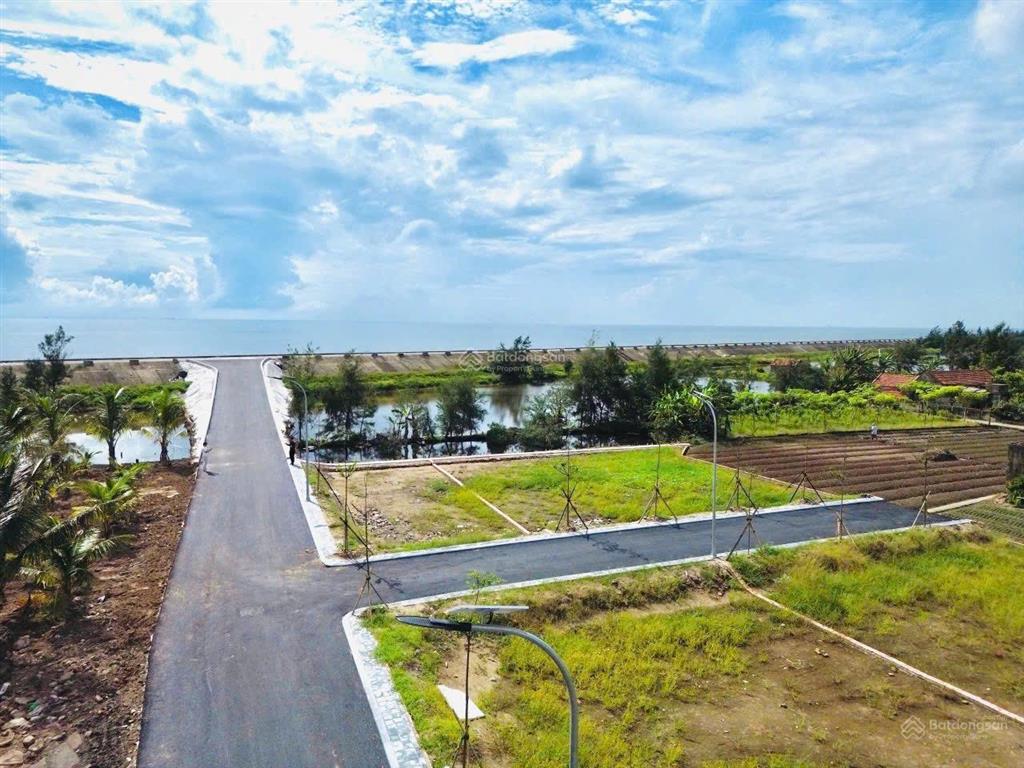 Đất mặt đường lớn, gần biển , đường chuẩn bị mở rộng
