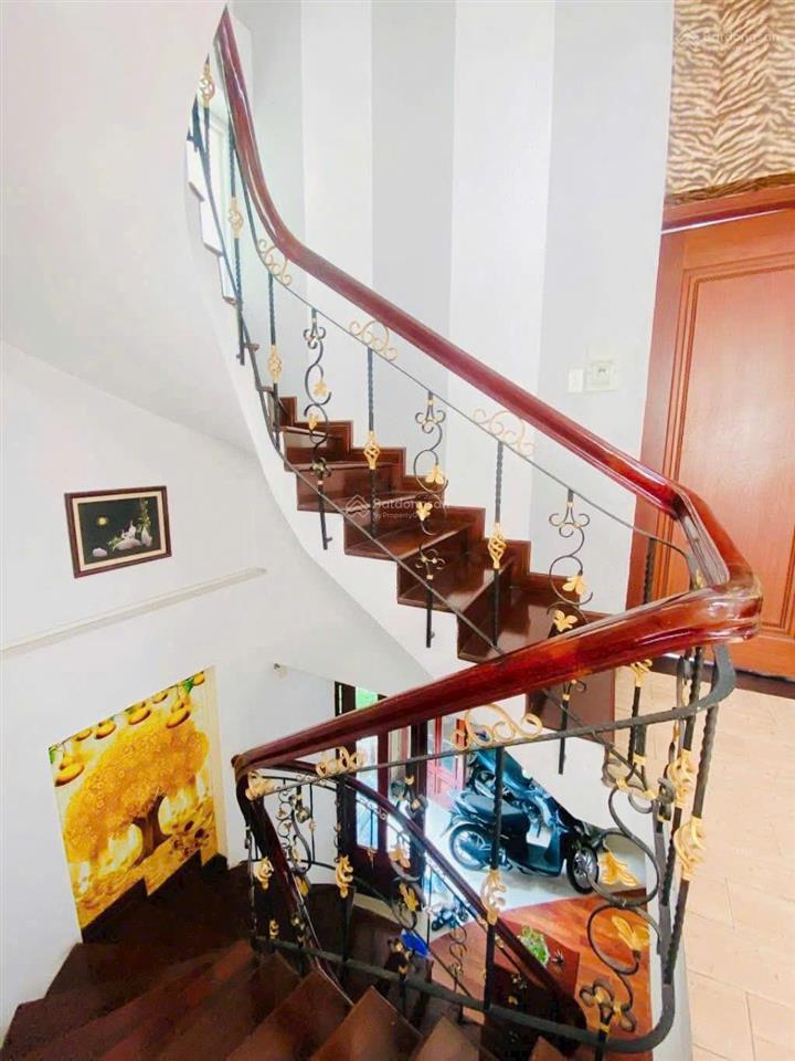 Góc 3 mặt tiền hẻm đường 3/2 quận 10 dt 7.2m x 7m (46m²) dt sàn 204m² 4 tầng giá 12.7 tỷ tl