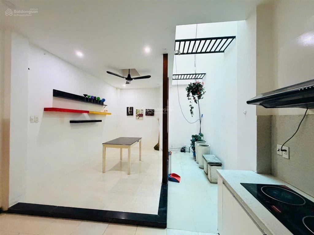 Bán nhà hẻm lê văn sỹ phường 14 quận 3 dt 3.6m x 17m 4 tầng giá 11.6 tỷ thương lượng