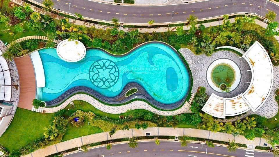 Kẹt tiền kinh doanh trả lãi cho ngân hàng cần bán dinh thự the rivus tại vinhomes grand park