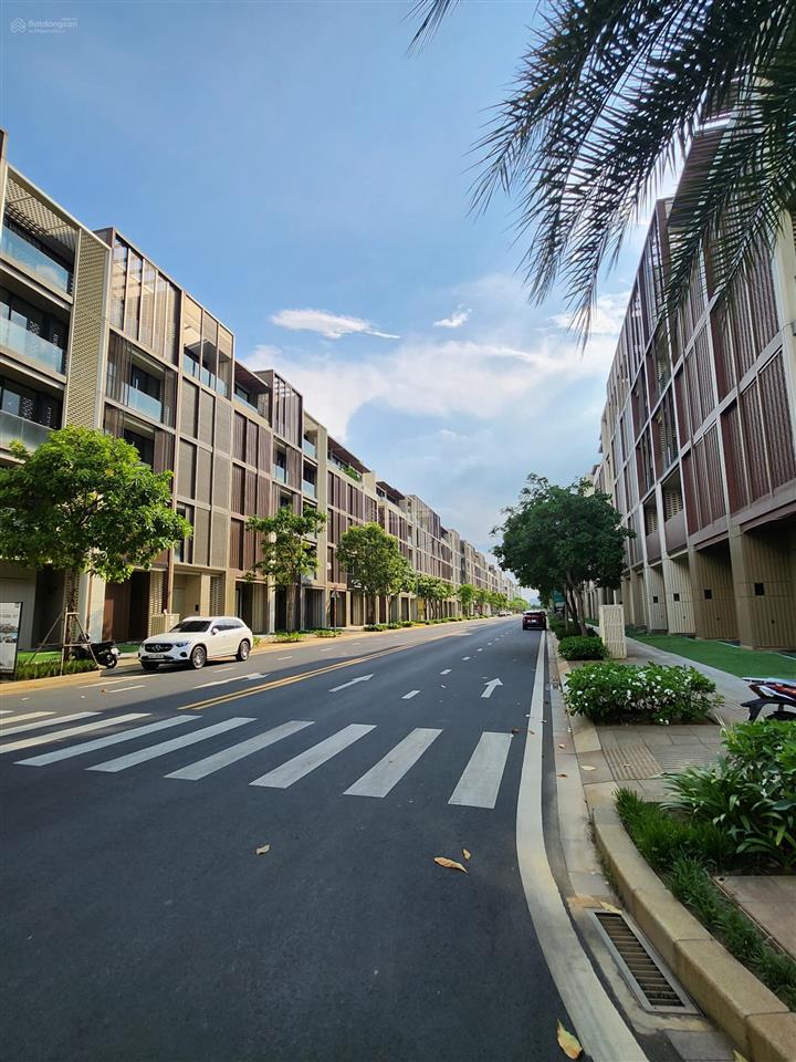Cần cho thuê nhà phố trục đường n2 20m tại the global city giá tốt 25 triệu