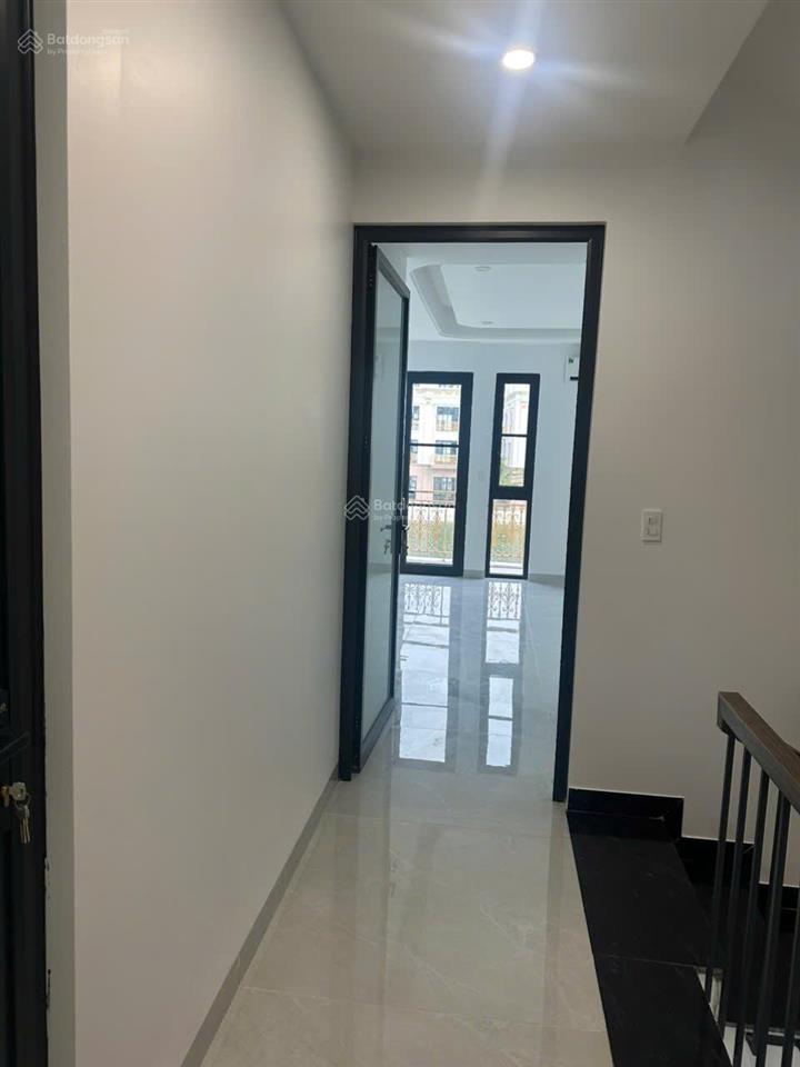 Cho thuê nguyên căn biệt thự vinhomes vũ yên  khu hoàng gia