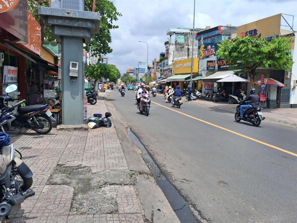 Chủ cần bán nhà 2 mặt tiền đường sổ sẵn