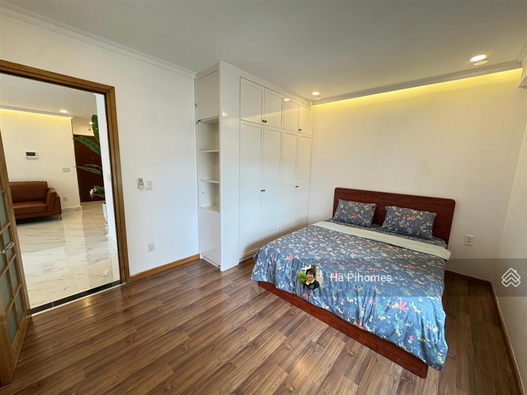 Chính chủ bán căn hộ the gold view tại bến vân đồn, 94 m2 căn góc hiện trống nhà mới ở ngay