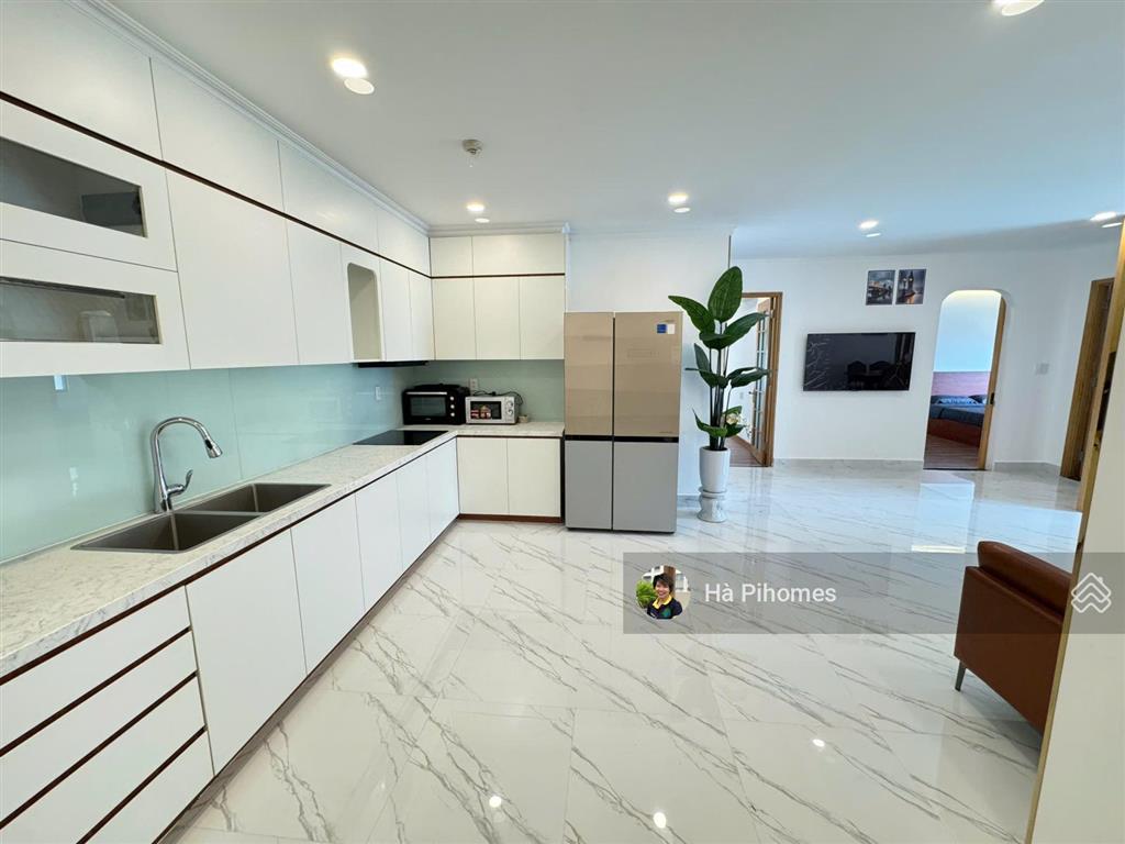 Chính chủ bán căn hộ the gold view tại bến vân đồn, 94 m2 căn góc hiện trống nhà mới ở ngay