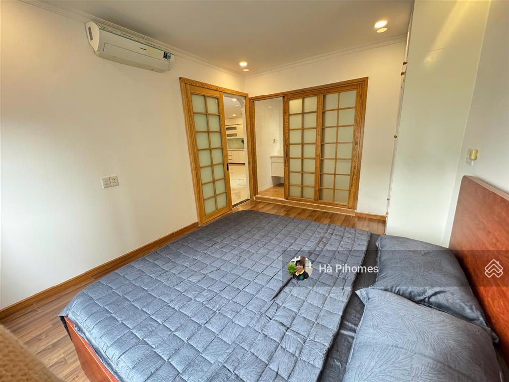 Chính chủ bán căn hộ the gold view tại bến vân đồn, 94 m2 căn góc hiện trống nhà mới ở ngay