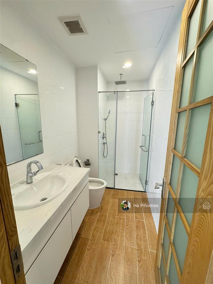 Chính chủ bán căn hộ the gold view tại bến vân đồn, 94 m2 căn góc hiện trống nhà mới ở ngay