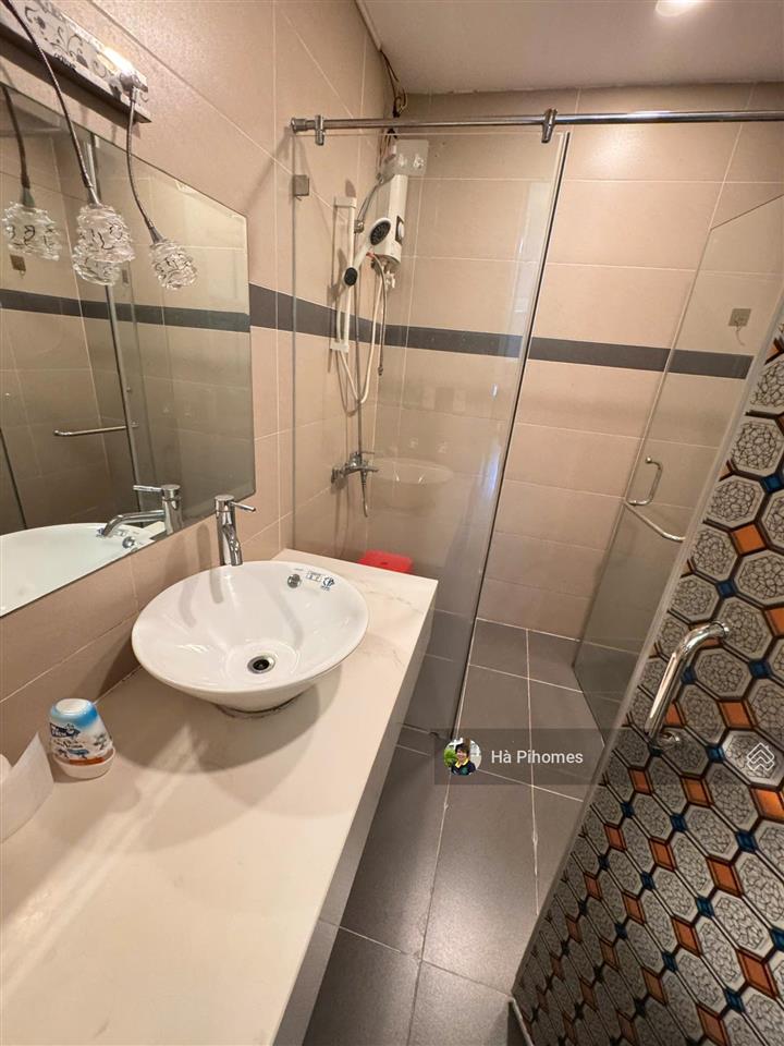 Duy nhất nhà nội thất dính tường cần cho thuê căn 3pn, 2wc, 131m2 tại the gold view view trọn tp