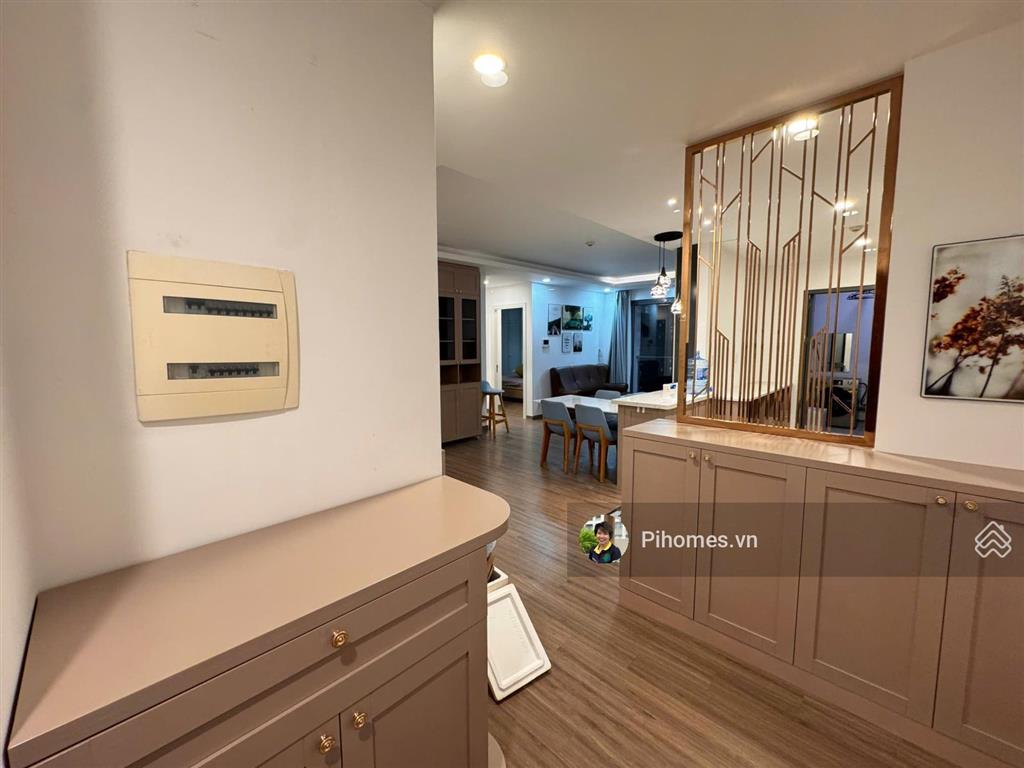 Chủ thiện chí bán 3pn gold view tháp b hàng hiếm lầu trung view nội khu trống sẵn