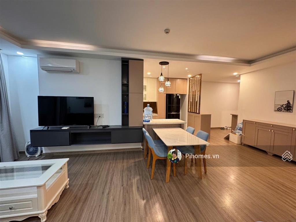 Chủ thiện chí bán 3pn gold view tháp b hàng hiếm lầu trung view nội khu trống sẵn