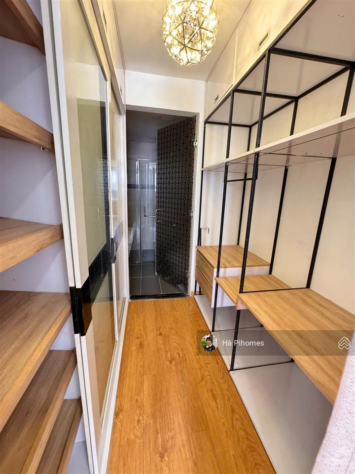 Duy nhứt 1 căn hộ vvip view đẹp tại gold view 3pn3wc 133m2 ntcb nhà mới, hiện trống sẵn tháng 8 ở