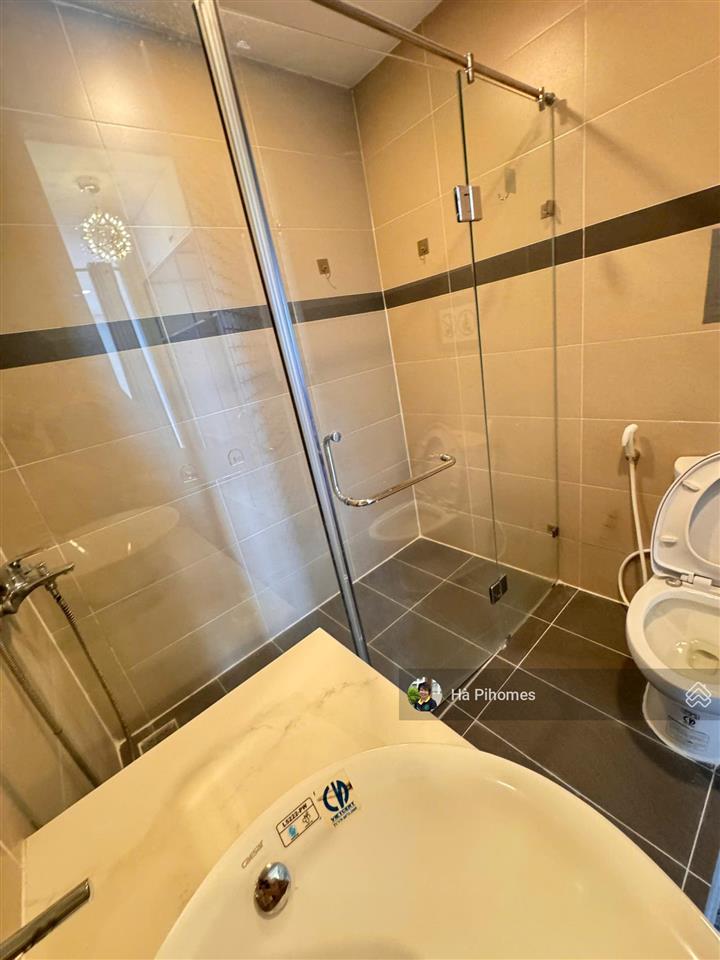 Duy nhứt 1 căn hộ vvip view đẹp tại gold view 3pn3wc 133m2 ntcb nhà mới, hiện trống sẵn tháng 8 ở