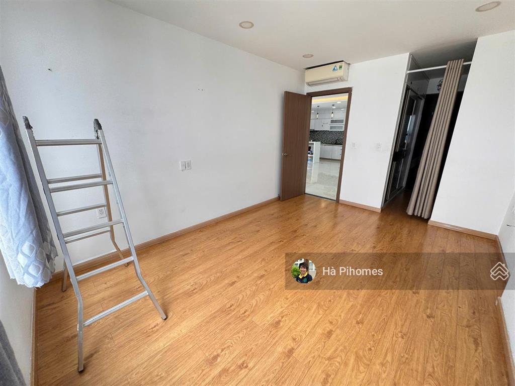 Duy nhứt 1 căn hộ vvip view đẹp tại gold view 3pn3wc 133m2 ntcb nhà mới, hiện trống sẵn tháng 8 ở