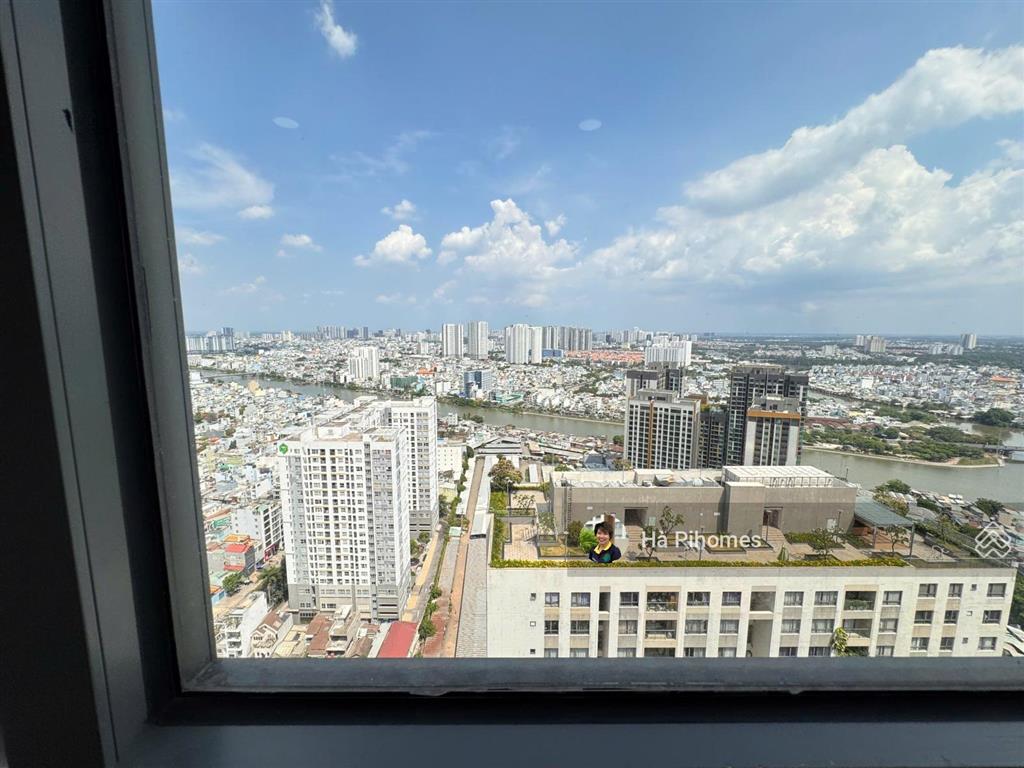 Duy nhứt 1 căn hộ vvip view đẹp tại gold view 3pn3wc 133m2 ntcb nhà mới, hiện trống sẵn tháng 8 ở