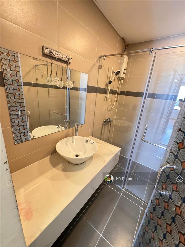 Duy nhứt 1 căn hộ vvip view đẹp tại gold view 3pn3wc 133m2 ntcb nhà mới, hiện trống sẵn tháng 8 ở