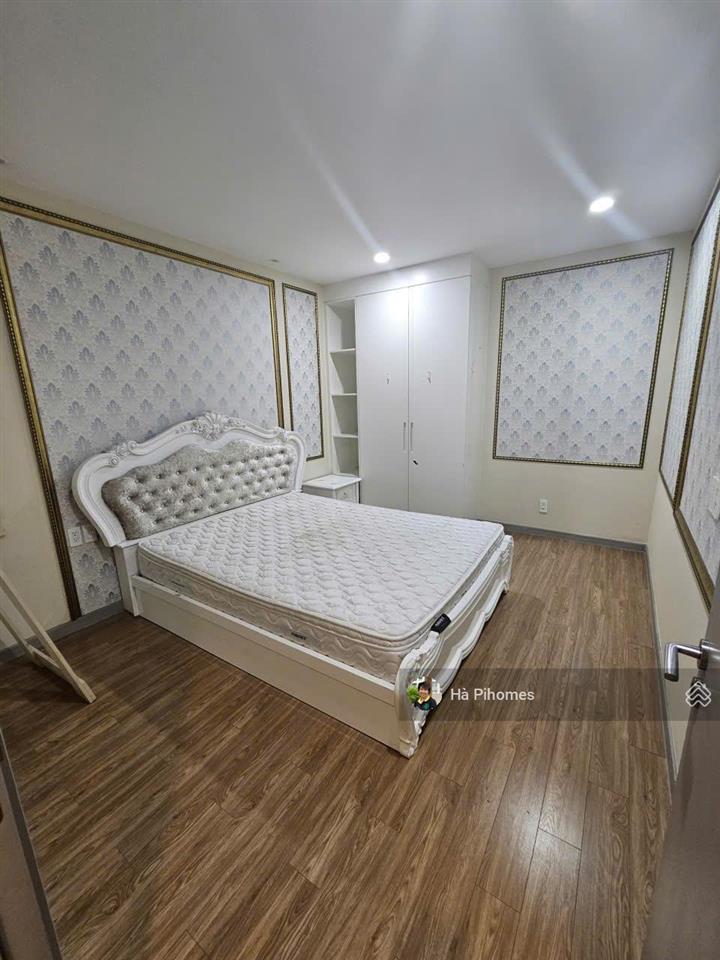 Một trong số ít 1 căn hộ view thoáng tại gold view 2pn2wc 92m2 ntcb nhà mới sửa, trống sẵn tháng 8
