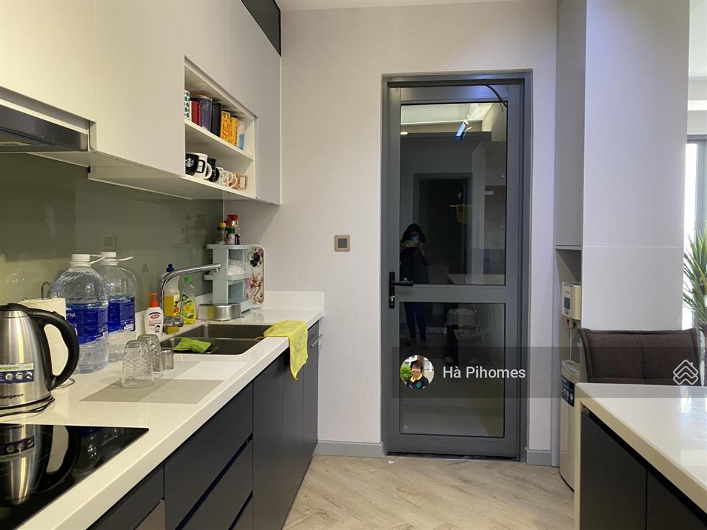 Chính chủ thiện chí bán căn hộ vip the gold view bến vân đồn 3pn3wc, 133m2 2 ban công view bitexco