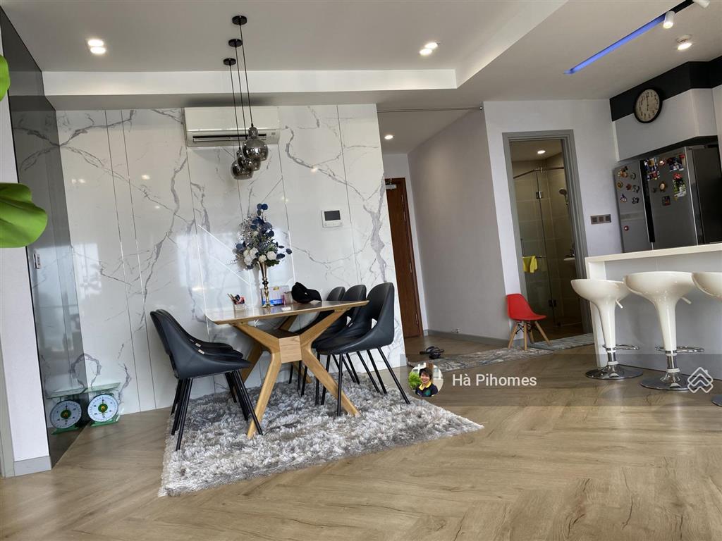 Chính chủ thiện chí bán căn hộ vip the gold view bến vân đồn 3pn3wc, 133m2 2 ban công view bitexco