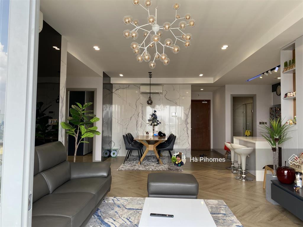 Chính chủ thiện chí bán căn hộ vip the gold view bến vân đồn 3pn3wc, 133m2 2 ban công view bitexco