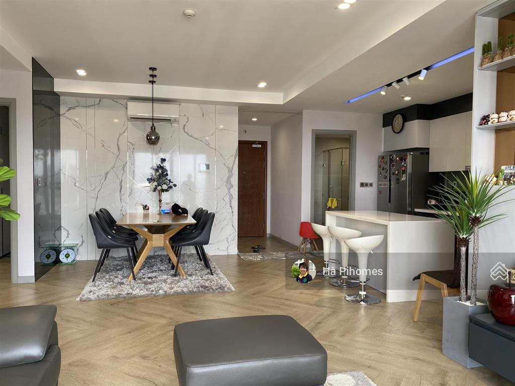 Chính chủ thiện chí bán căn hộ vip the gold view bến vân đồn 3pn3wc, 133m2 2 ban công view bitexco