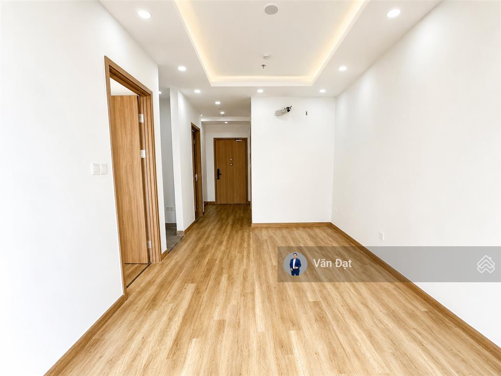Bán căn 74m2 tầng trung  ban công đông nam  giá chỉ 5,75 tỷ bao phí  sẵn sổ đỏ