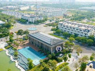Bán căn 2 ngủ + 1 view hồ  tầng đẹp  đã có nội thất  thiện chí muốn bán ngay