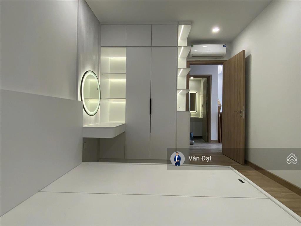 Bán căn 2 ngủ 74m2 full đồ  ban công đông nam  sẵn sổ  chỉ hơn 5 tỷ