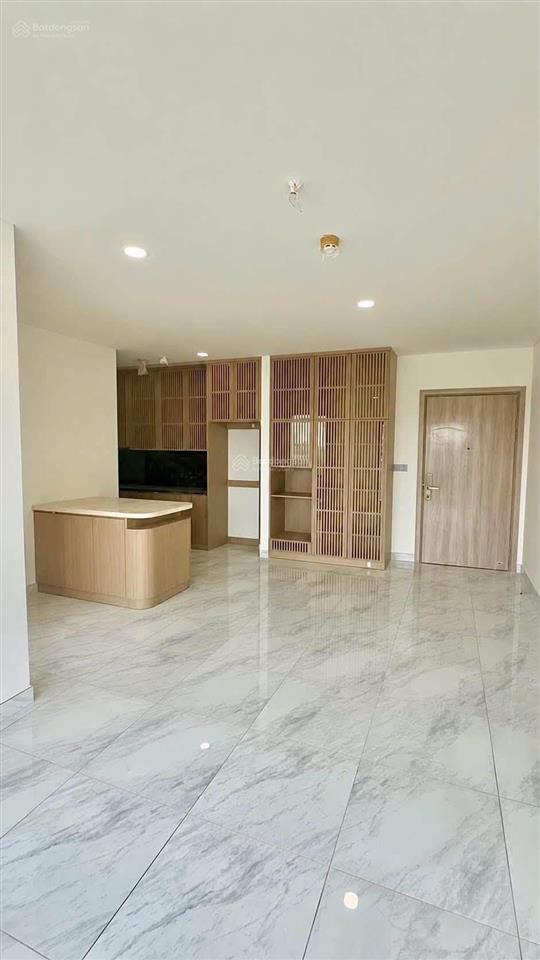 Chính chủ bán gấp cc essensia sky, dt 80m2, 2pn2wc, view phú mỹ hưng, giá kẹt tiền.  0903 818 ***