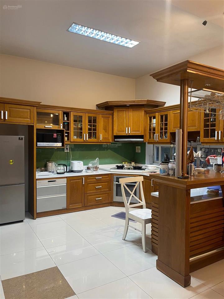 Cho thuê biệt thự khu biệt thự sông ông lớn, bình chánh ở liền  0903 818 ***
