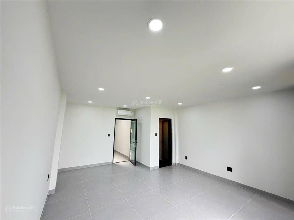 Nhà kdc nhơn đức vạn phát hưng, nhà bè, dt 5x19m, 1 trệt 2 lầu 1 tum, 5pn, 5wc, giá 7,6 tỷ