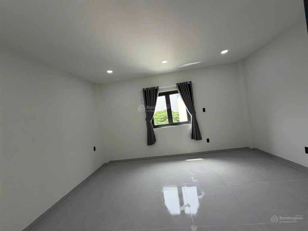 Nhà kdc nhơn đức vạn phát hưng, nhà bè, dt 5x19m, 1 trệt 2 lầu 1 tum, 5pn, 5wc, giá 7,6 tỷ